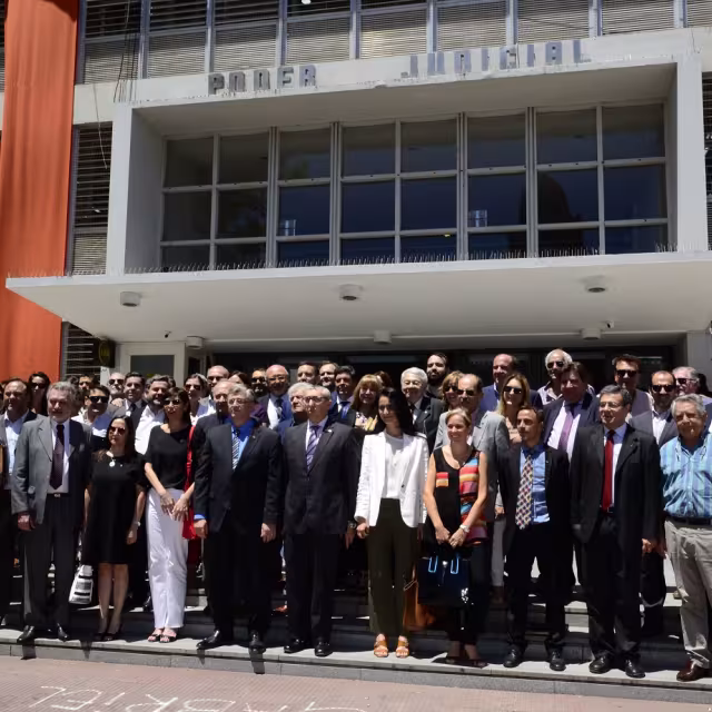 Presentación por la inconstitucionalidad de la baja de honorarios