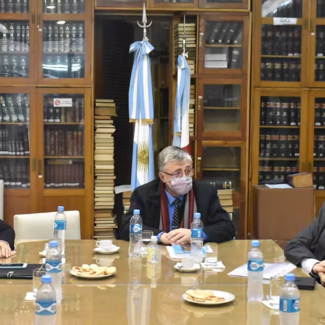 Reclamos en Tribunales: Se concretó la Mesa de Diálogo convocada por el CAER